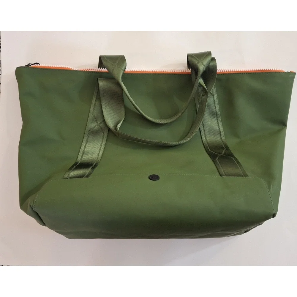 Hunter for Target Green Oversized Zipper Overnight Tote Bag Carryon‎